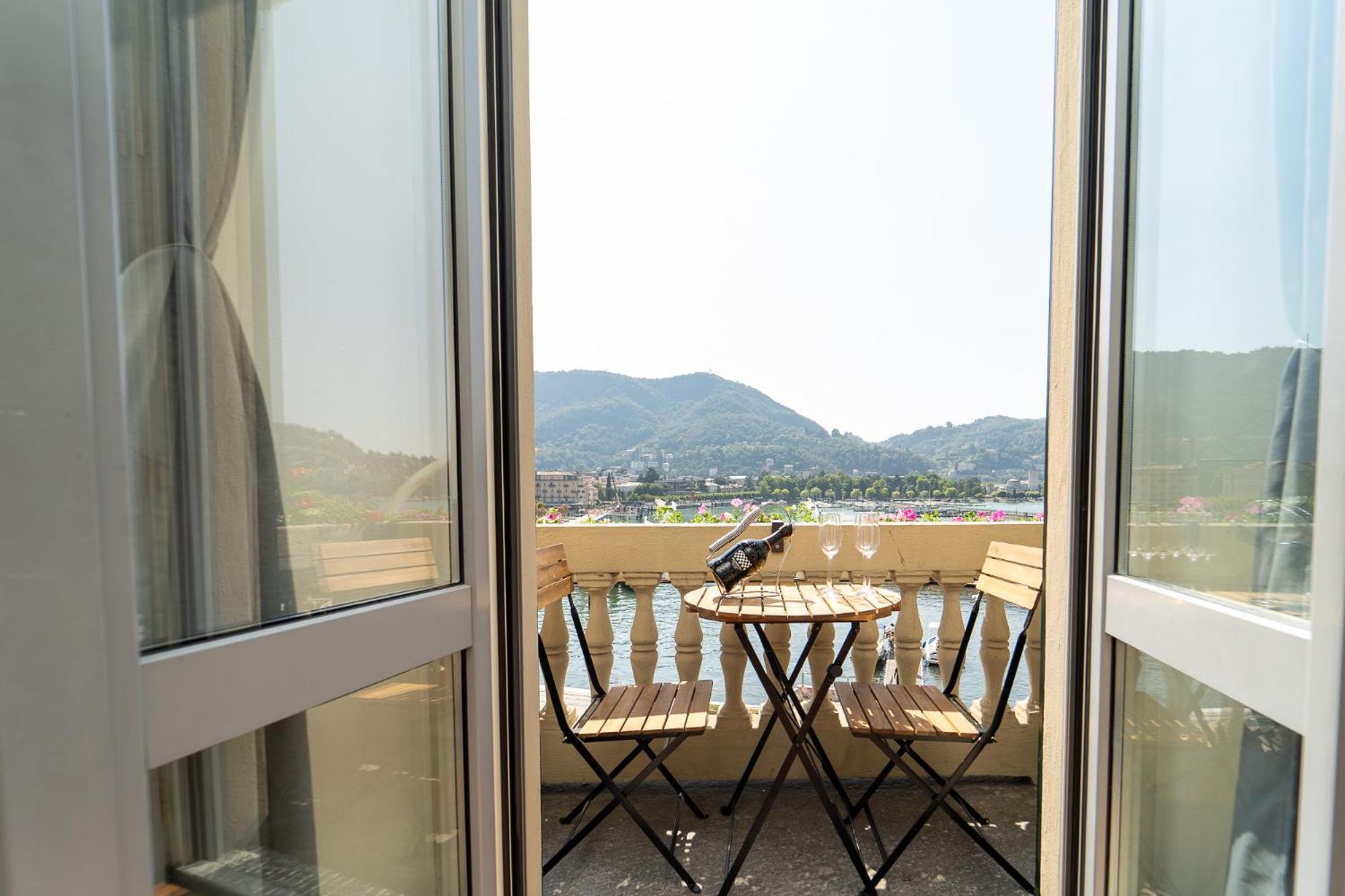 Appartamento Esclusivo Fronte Lago, In Centro A Como Con Garage Exteriér fotografie