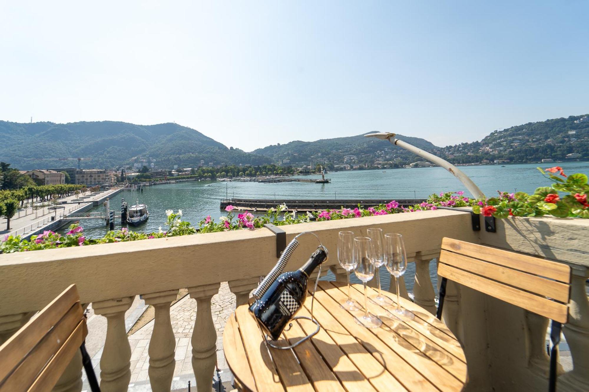 Appartamento Esclusivo Fronte Lago, In Centro A Como Con Garage Exteriér fotografie