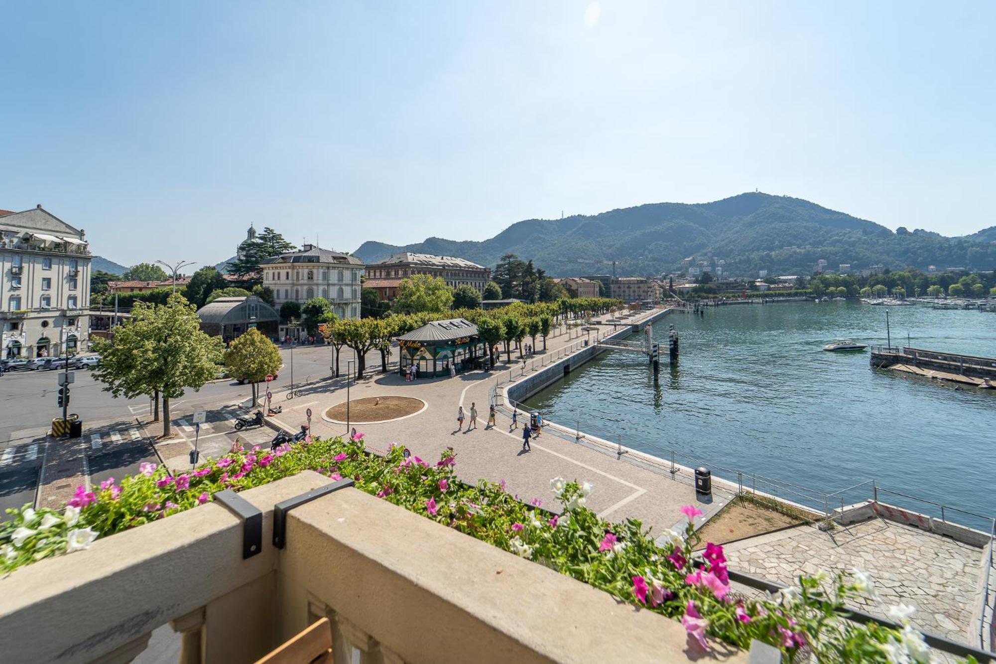 Appartamento Esclusivo Fronte Lago, In Centro A Como Con Garage Exteriér fotografie