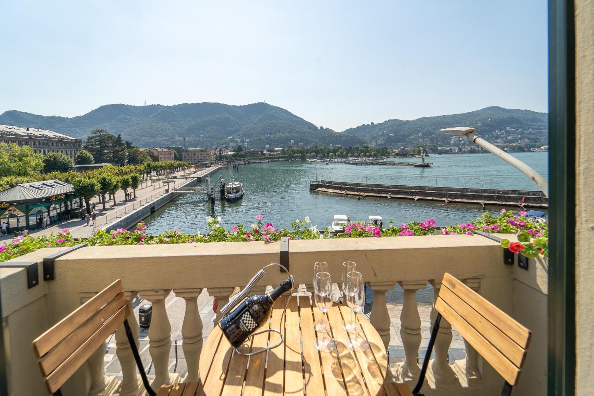 Appartamento Esclusivo Fronte Lago, In Centro A Como Con Garage Exteriér fotografie