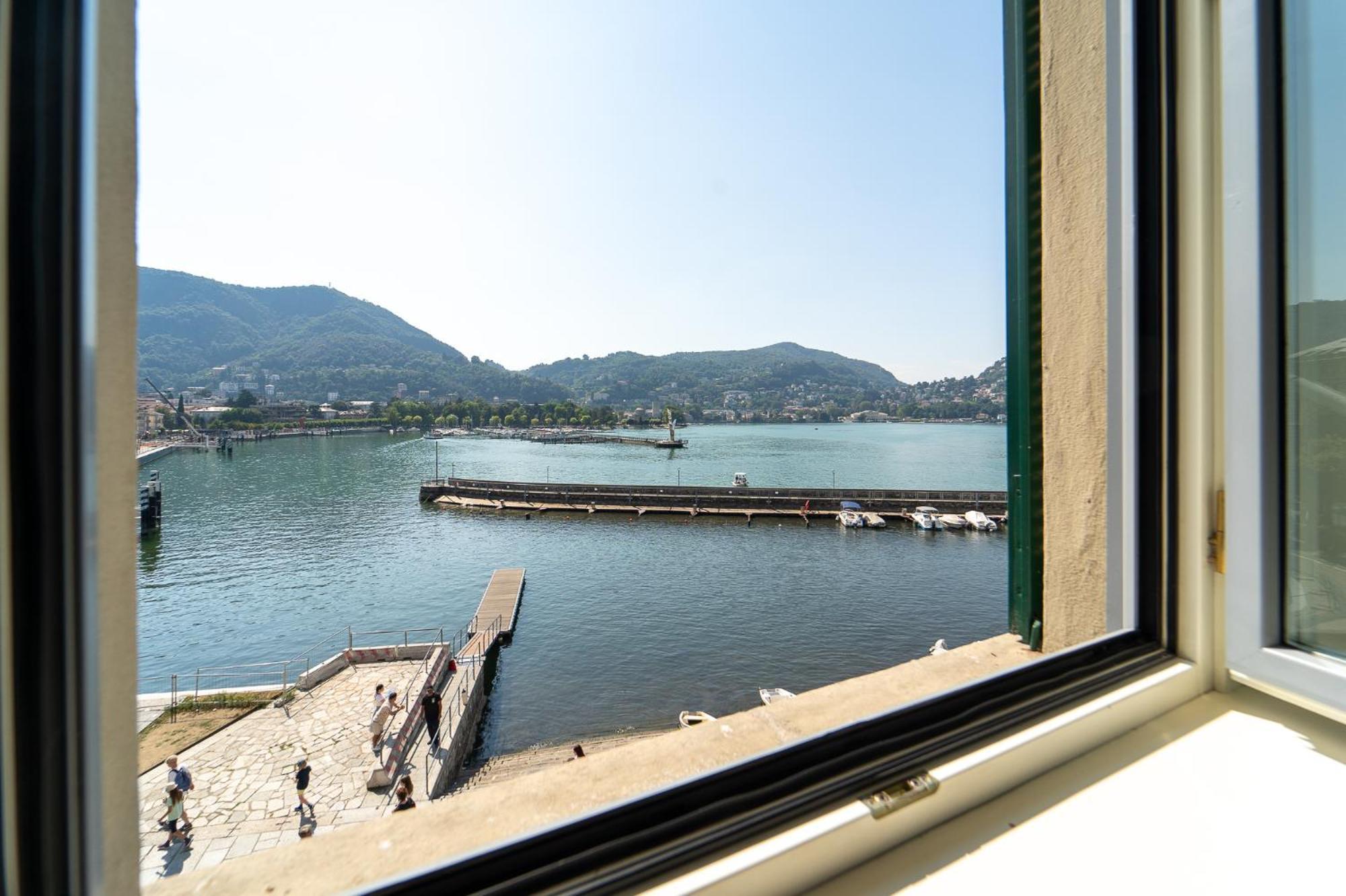 Appartamento Esclusivo Fronte Lago, In Centro A Como Con Garage Exteriér fotografie