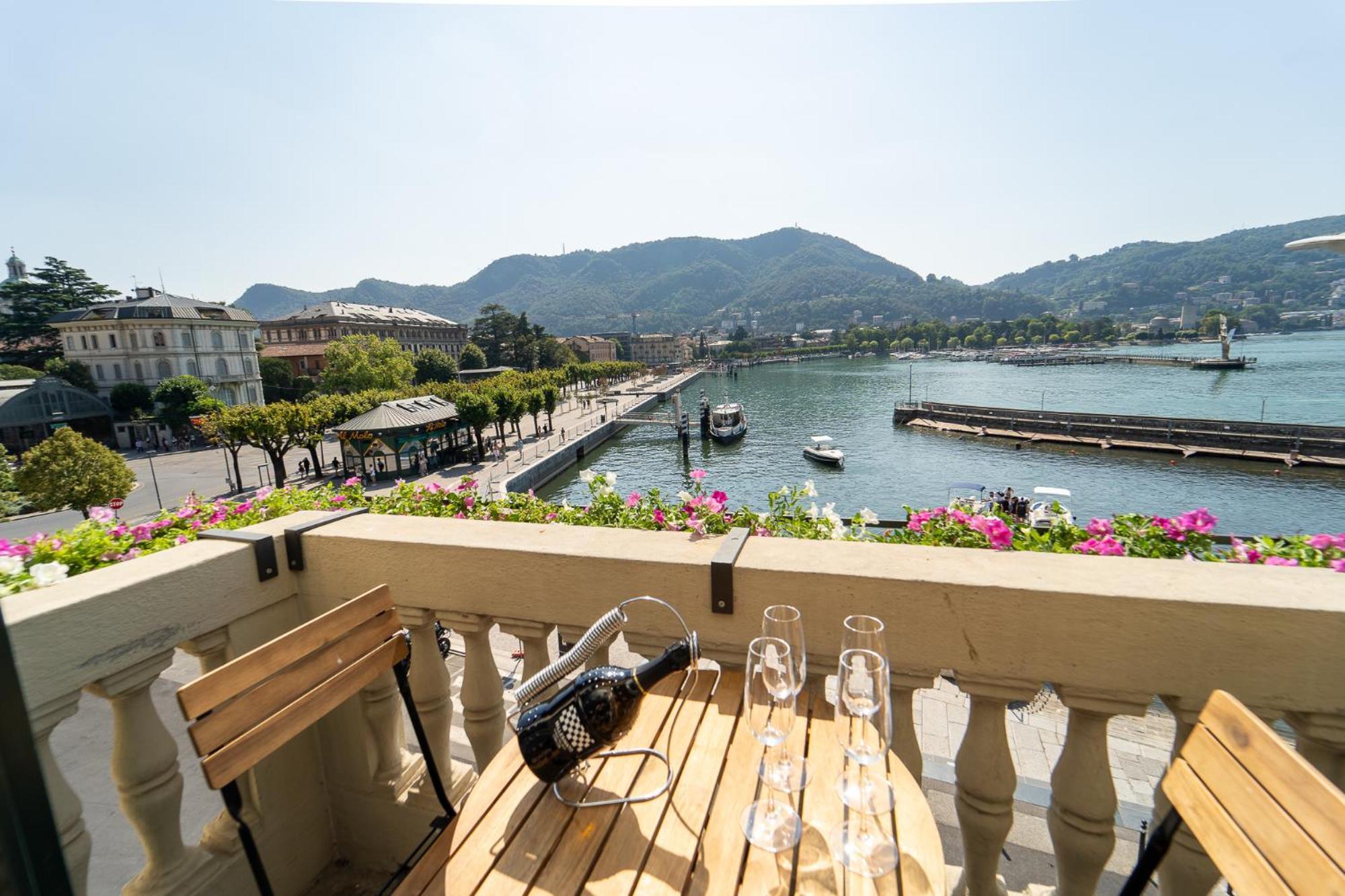 Appartamento Esclusivo Fronte Lago, In Centro A Como Con Garage Exteriér fotografie