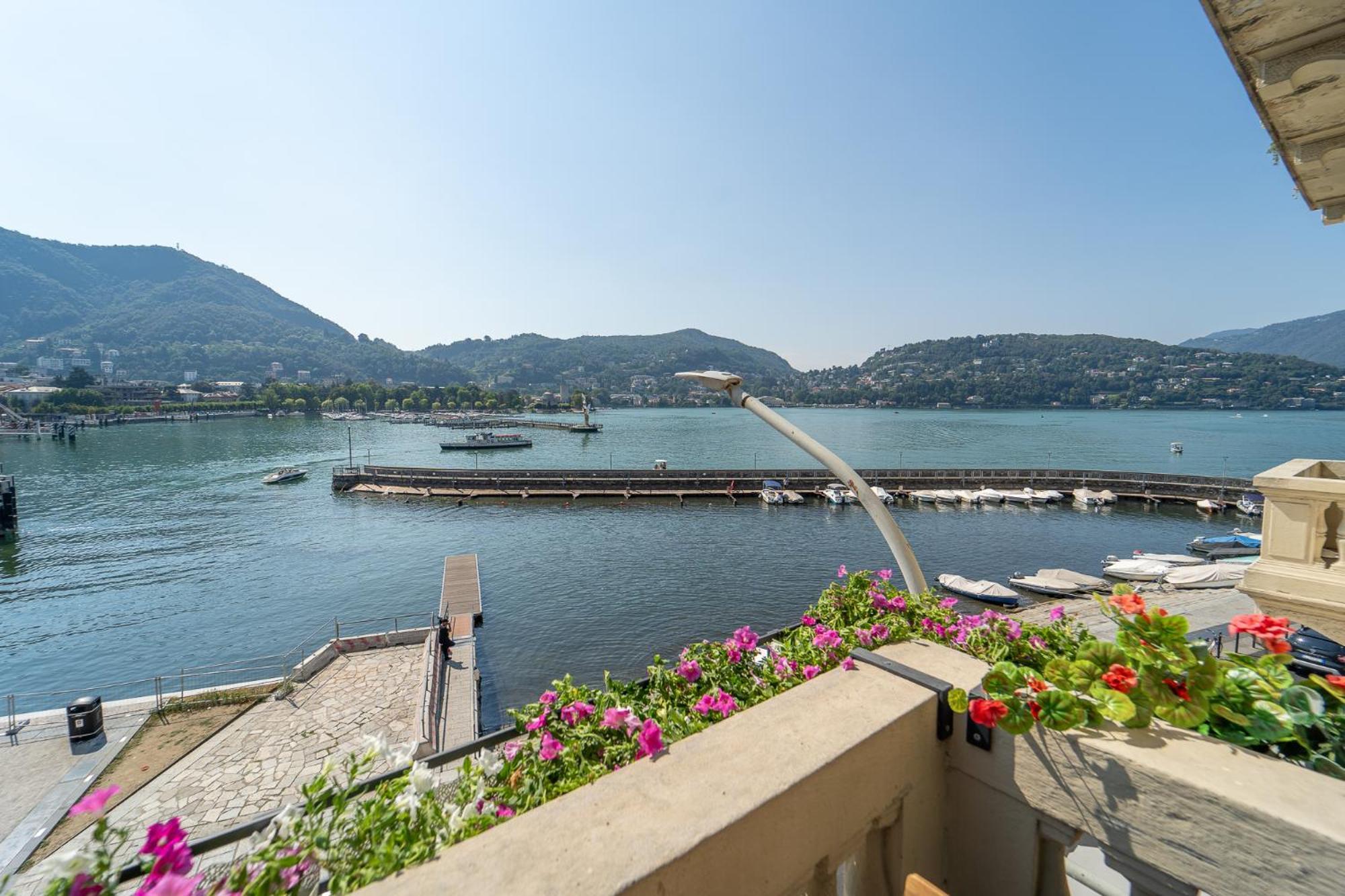 Appartamento Esclusivo Fronte Lago, In Centro A Como Con Garage Exteriér fotografie