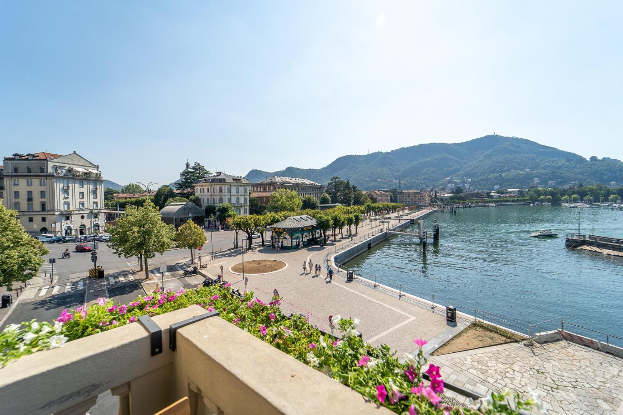 Appartamento Esclusivo Fronte Lago, In Centro A Como Con Garage Exteriér fotografie
