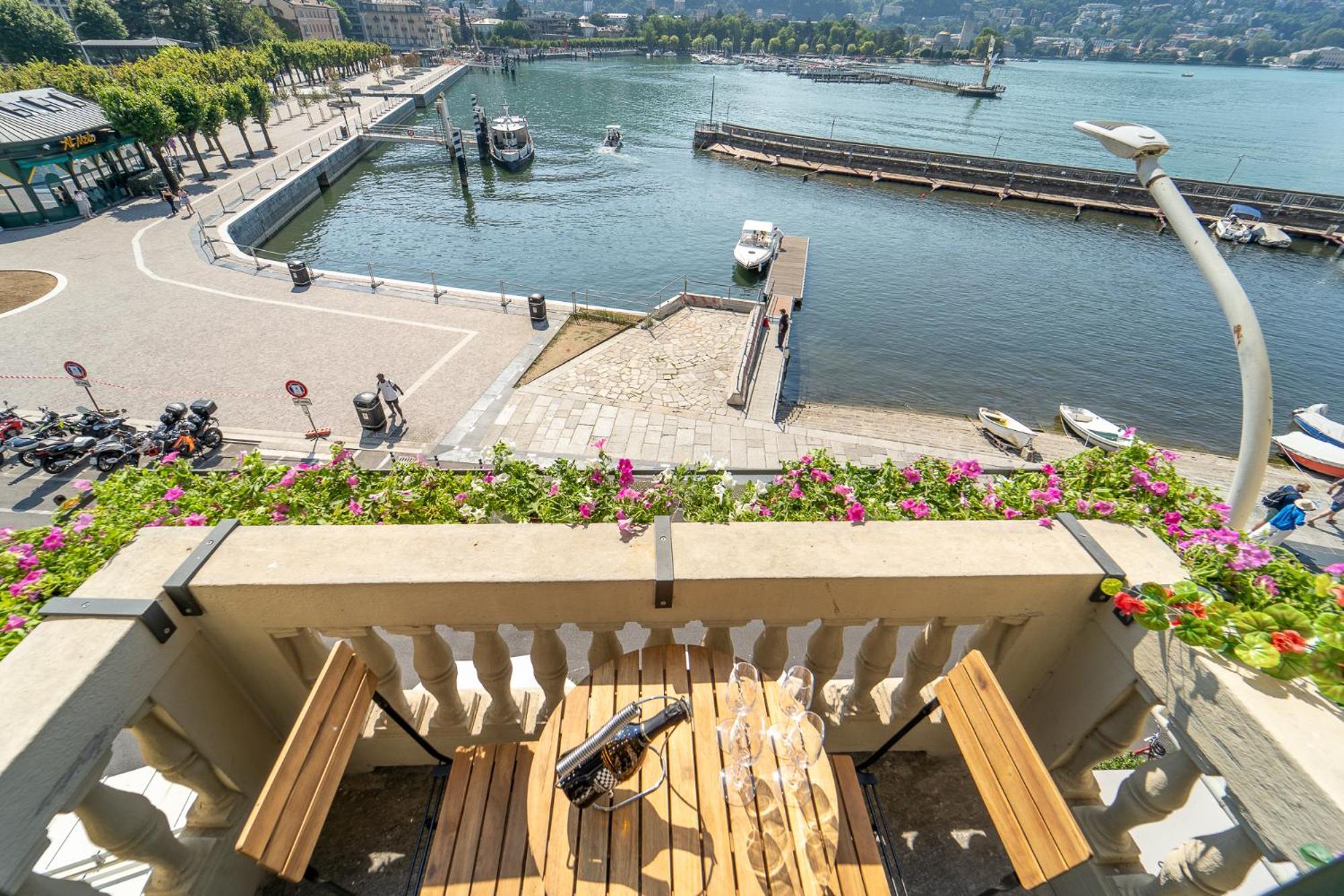 Appartamento Esclusivo Fronte Lago, In Centro A Como Con Garage Exteriér fotografie